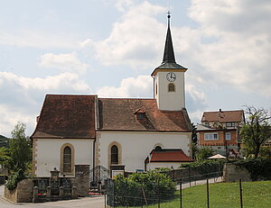 Lindabrunn, Filialkirche St, Katharina, schlichter Bau aus dem 18. Jh.